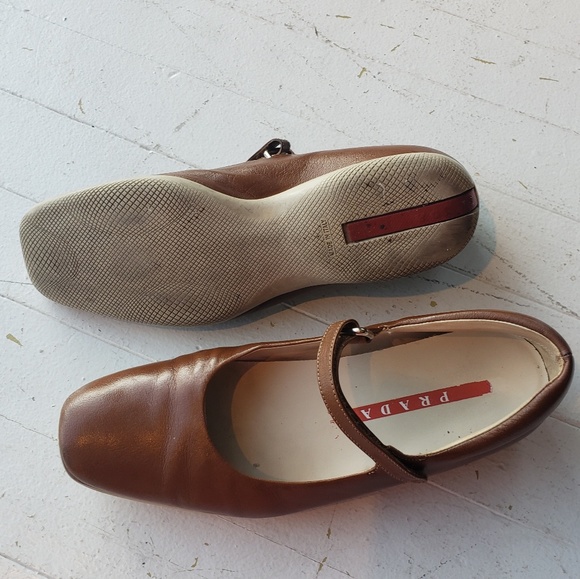 Brown leather Prada shoes - Picture 2 of 4